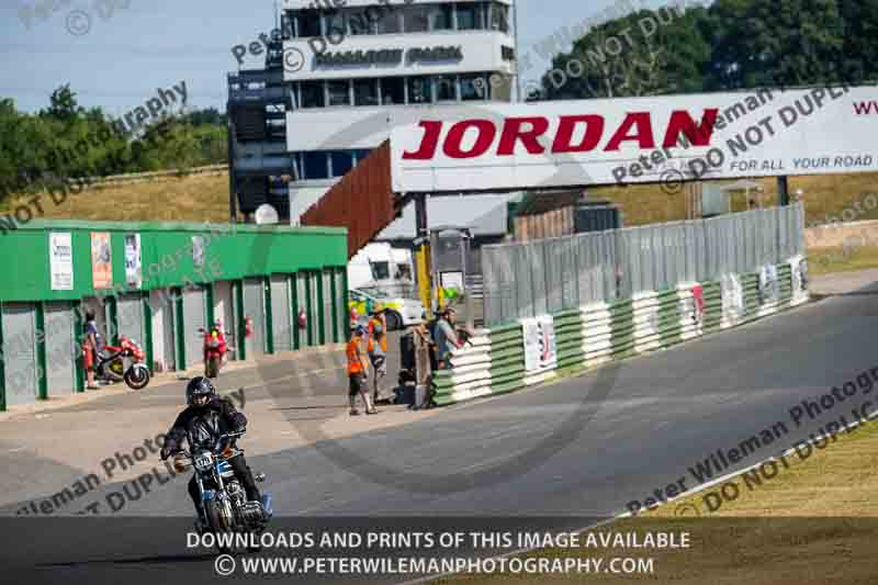 Vintage motorcycle club;eventdigitalimages;mallory park;mallory park trackday photographs;no limits trackdays;peter wileman photography;trackday digital images;trackday photos;vmcc festival 1000 bikes photographs